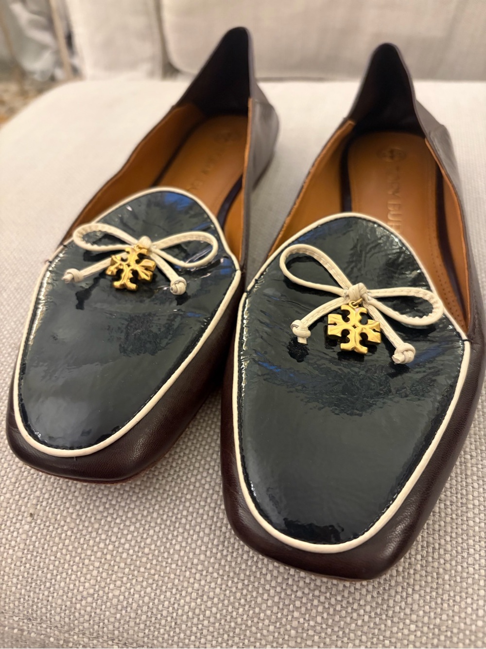 Tory Burch Brown Leather Patent Cap Toe Loafers Flats Bow Logo Size 8M